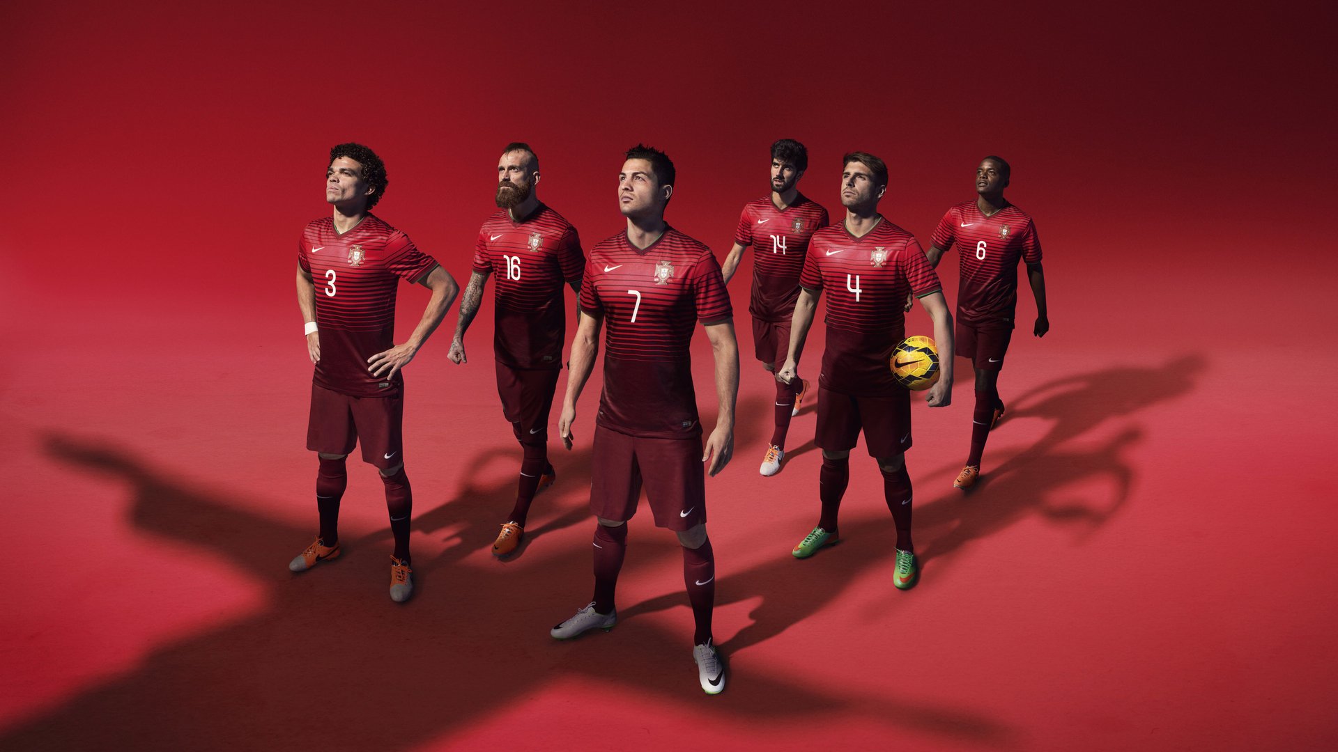 开云电竞入口-2022季后赛：库里连续三场投中10+三分，成为历史上最“狂”的远投王！